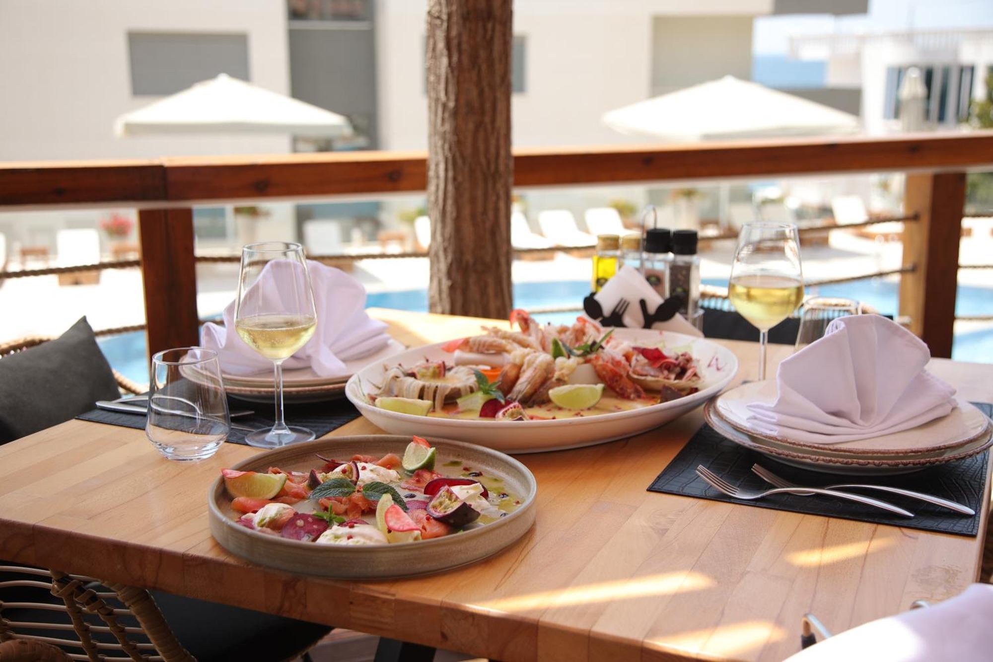 Harbour 4* Saranda