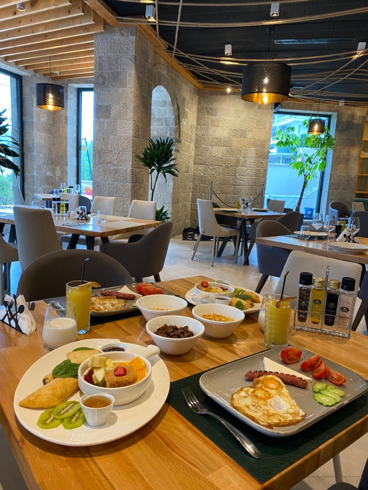 Harbour 4* Saranda